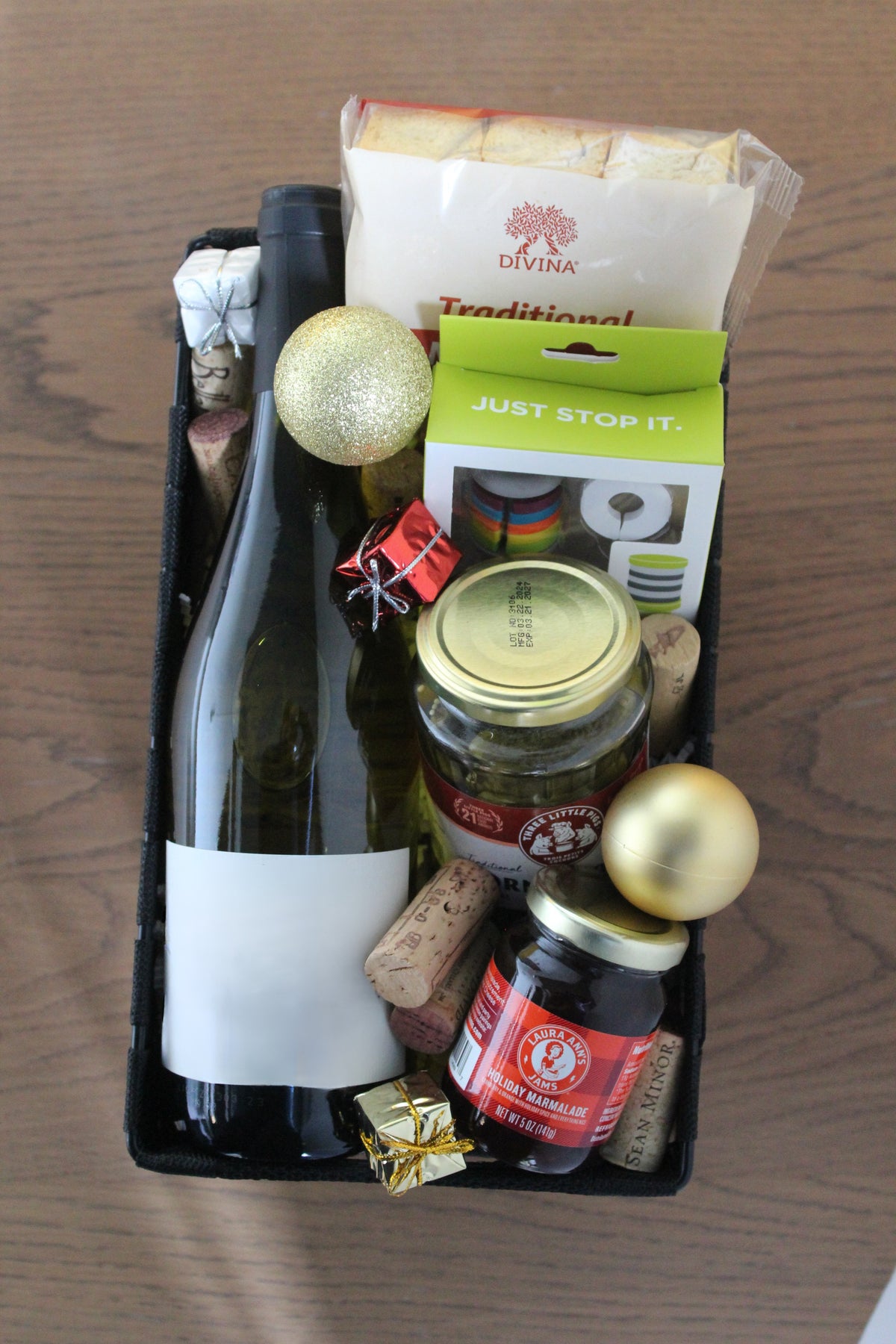 Holiday Custom Wine Gift Basket - ONE BOTTLE